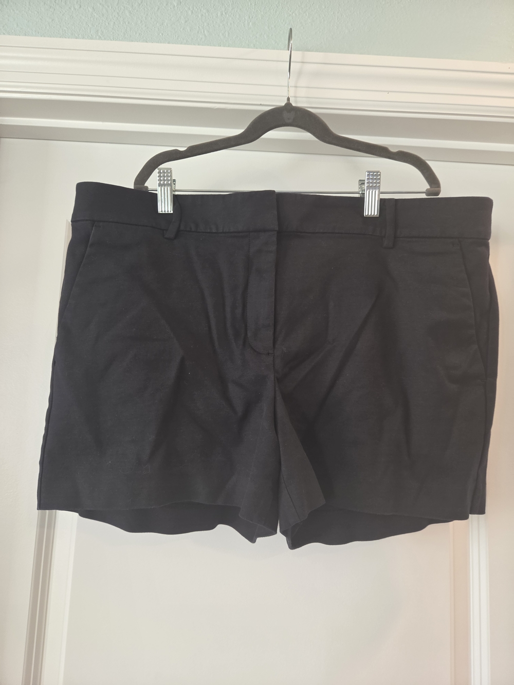 LOFT Black Tailored Shorts Size 12 Classic Career Casual Mid Rise - Picture 2 of 5